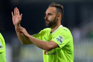 ΑΕΚ-Ομόνοια: Κιτρινοπράσινο το ντέρμπι και… ζωντανή για το όνειρο! (φώτος)