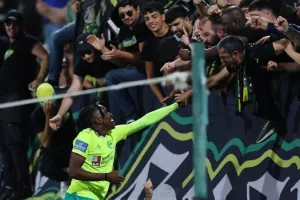 ΑΕΚ-Ομόνοια: Κιτρινοπράσινο το ντέρμπι και… ζωντανή για το όνειρο! (φώτος)