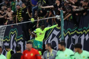 ΑΕΚ-Ομόνοια: Κιτρινοπράσινο το ντέρμπι και… ζωντανή για το όνειρο! (φώτος)
