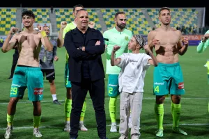 Ο Σιμόν junior με τον... μπαμπά!