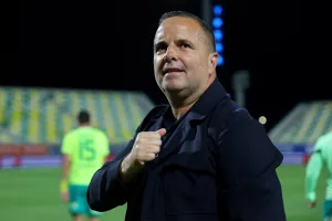 Ερωτηματικά στο κέντρο  