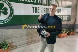 Πώς να μην χαμογελά; 