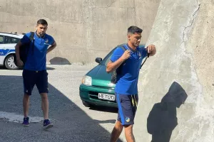 Η άφιξη του ΑΠΟΕΛ στο "Στ. Κυριακίδης" (Φώτος)