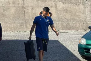 Η άφιξη του ΑΠΟΕΛ στο "Στ. Κυριακίδης" (Φώτος)