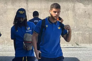 Η άφιξη του ΑΠΟΕΛ στο "Στ. Κυριακίδης" (Φώτος)