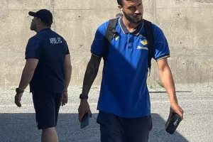 Η άφιξη του ΑΠΟΕΛ στο "Στ. Κυριακίδης" (Φώτος)
