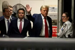 Τι συνέβη την πρώτη ημέρα της ποινικής δίκης του Τραμπ