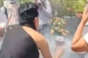 Στο Μεξικό θυσίασαν κότα στη Γερουσία για να... βρέξει!