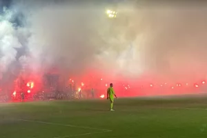 (ΒΙΝΤΕΟ) Χαμός και... "χρώμα" στο γκολ της ισοφάρισης  