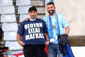Ο κόσμος στο Πάφος - Απόλλων (φώτος)