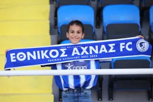 Με το κασκόλ!