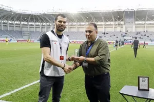 Απόλλων-ΑΕΛ: Την "καθάρισε" από το ημίχρονο! (Φώτος)
