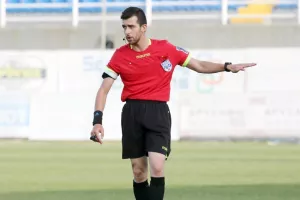 "Κρέμασε"... την σφυρίχτρα του: "Πάντα προσπαθώντας να είμαι δίκαιος και αντικειμενικός"