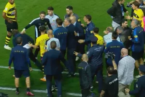 ΠΑΟΚ - ΑΕΚ: Μαινόμενος ταύρος ο Αλμέιδα, δεν τον συγκρατούσε κανείς 