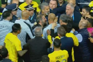 ΠΑΟΚ - ΑΕΚ: Μαινόμενος ταύρος ο Αλμέιδα, δεν τον συγκρατούσε κανείς 