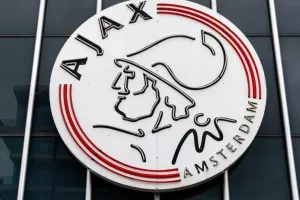 Aπέλυσε τον Διευθύνoντα Σύμβουλο λόγω σκανδάλου με εξαγορά μετοχών