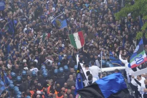 Ίντερ: Πλημμύρισαν οι δρόμοι του Μιλάνου στους πανηγυρισμούς του σκουντέτο