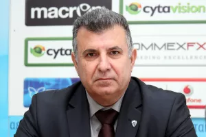 Χ.Μανώλη/"Βγαίνει ένας πρόεδρος και οι υπόλοιποι του ρίχνουν πέτρες"