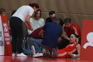 Κάταγμα σε τέσσερα σημεία στη μύτη η Σπυριδοπούλου, εξετάσεις στο γόνατο η Νικολοπούλου