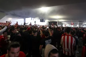 "Θρύλε σ’ αγαπώ! Φέρτε μας το ευρωπαϊκό!": Θρυλική υποδοχή στον Ολυμπιακό