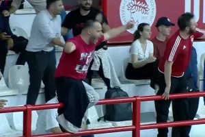 Ολυμπιακός - Μίλαν: Οι φίλοι των Πειραιωτών στο "Μερκούρη" γιόρτασαν για τα ιστορικά γκολ στον τελικό του Youth League