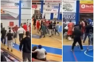 Επεισόδια με ξύλο μεταξύ παικτών και εισβολή φιλάθλων στο παρκέ (Βίντεο)