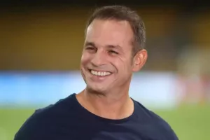 Ντέμης: «Εξπέρ στα νοκ άουτ ο Λουτσέσκου»