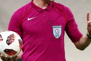 ΑΕΚ: Συναινεί στο αίτημα για Έλληνες διαιτητές στα ματς με τον Άρη