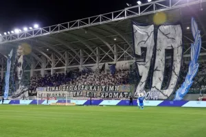 Τρομερή ατμόσφαιρα και κορεό από τη Θύρα 1 (ΒΙΝΤΕΟ/Φώτος Kerkida)