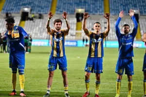 (BINTEO Kerkida/φώτος) Το... πάρτι μπροστά από τη Νότια
