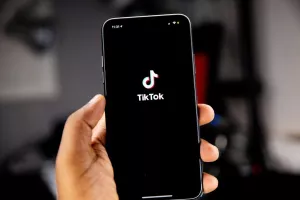 ΗΠΑ: Παρά τις πιέσεις, η μητρική εταιρεία του TikTok δεν πουλάει την εφαρμογή