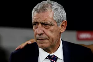 "Τρίζει" η καρέκλα του Σάντος