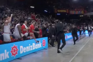 Η παρακάμερα από τη σπουδαία νίκη του Ολυμπιακού επί της Μπαρτσελόνα