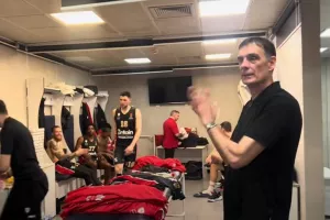 Οι πανηγυρισμοί στο τρίποντο νίκης του Ράιτ και το One more του Μπαρτζώκα