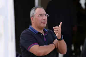 ΝΕΑ ανάρτηση από τον Κλεάνθη (Μόνο για τους ανεγκέφαλους)