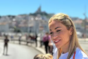 Η Καρολίνα Πελενδρίτου εκπροσώπησε την Κύπρο στην πρώτη ημέρα Λαμπαδηδρομίας στη Γαλλία