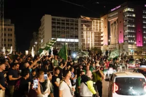 Χαμός στην Αθήνα από... τρελαμένους οπαδούς του Παναθηναϊκού! (βίντεο/φώτος)