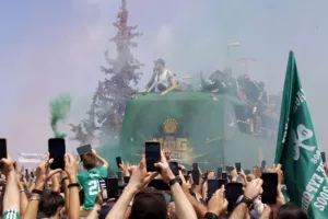 Πάνω από 20.000 κόσμος υποδέχθηκε την αποστολή του Παναθηναϊκού!