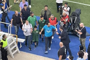 Με φανέλα της Πάφου ο ΠτΔ στο ΓΣΠ - "Έρχονται εξελίξεις" (Φώτος)