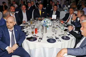 Γεμάτο... τραπέζι/ΑΠΟΕΛ