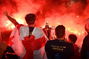 (ΒΙΝΤΕΟ-ΦΩΤΟΣ Kerkida) Κάηκε... ο εξώστης στην άφιξη των πρωταθλητών!