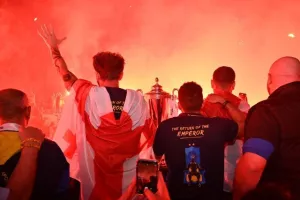(ΒΙΝΤΕΟ-ΦΩΤΟΣ Kerkida) Κάηκε... ο εξώστης στην άφιξη των πρωταθλητών!