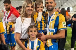 We did it🏆Mono APOEL🔵🟡🟠