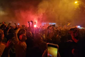 (ΒΙΝΤΕΟ/Φώτος Kerkida-UPD) ΧΑΜΟΣ... στον εξώστη