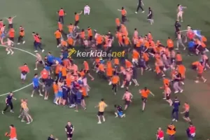 (ΒΙΝΤΕΟ Kerkida) Σφύριξε το φινάλε ο ρεφ και έγινε ΧΑΜΟΣ από τους ΑΠΟΕΛίστες!