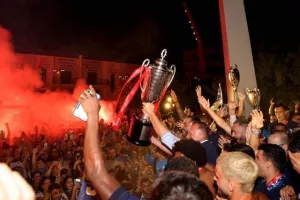 (ΒΙΝΤΕΟ Kerkida) Στην... εξέδρα οι τροπαιούχοι!