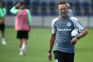 Κόντης στους παίκτες: «Νίκη με Ολυμπιακό, Κύπελλο και να συνδεθούμε ξανά με τον κόσμο»