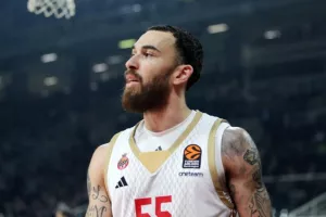 Αντιδρά ο Μάικ Τζέιμς: «Οι οπαδοί δεν θα πρέπει να ψηφίζουν»