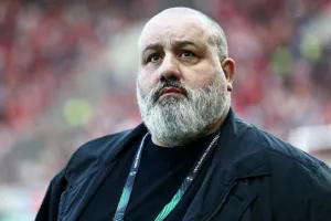 Καραπαπάς για Μαρινάκη: «Αυτό είναι για τα βράδια που κάποιοι εγκατέλειπαν και εσύ συνέχιζες»