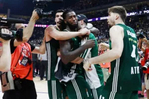 Απίθανο βίντεο με πιτσιρικά να κλαίει από συγκίνηση για τον Παναθηναϊκό
